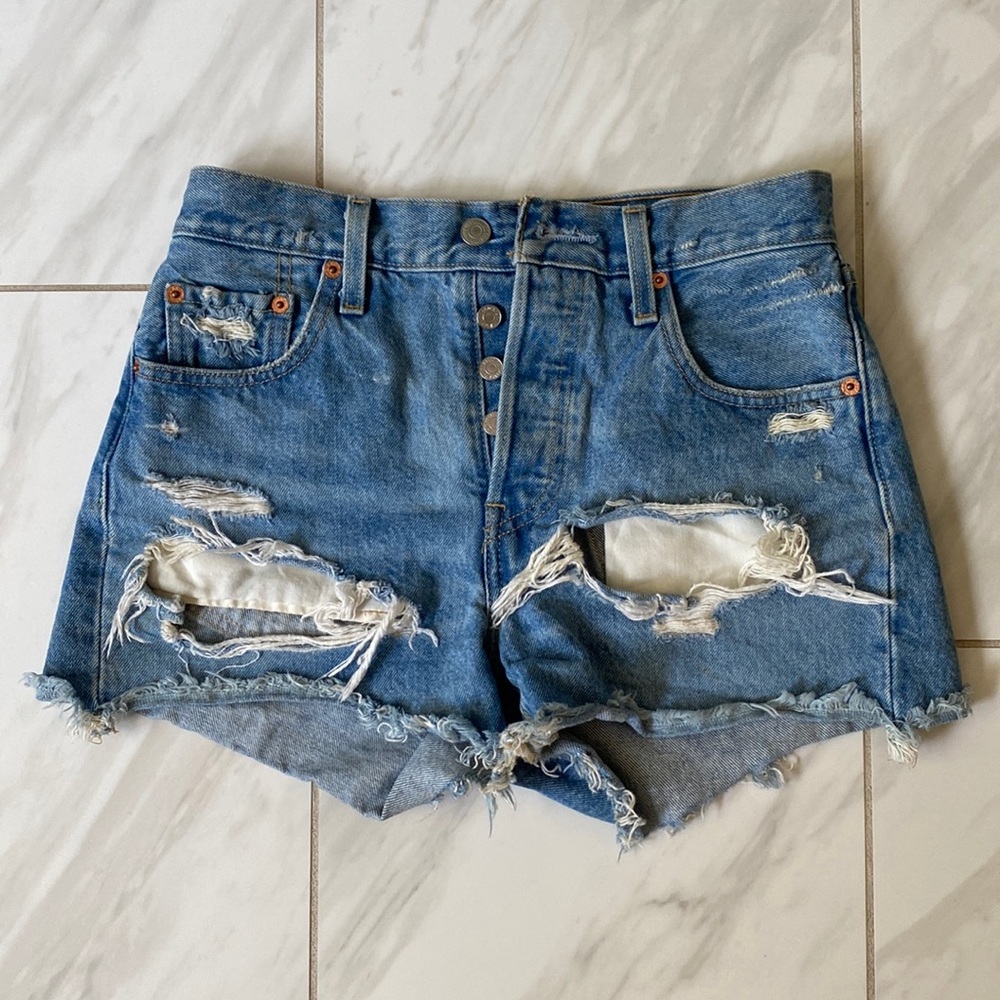Levi’s high rise jean shorts from Urban Outfitters size 27